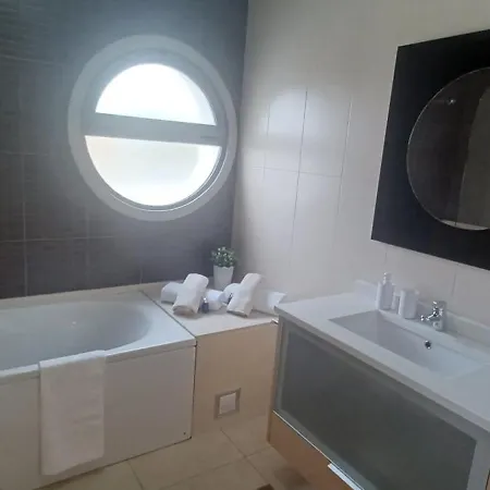 Sea And Old Town Views Apartment