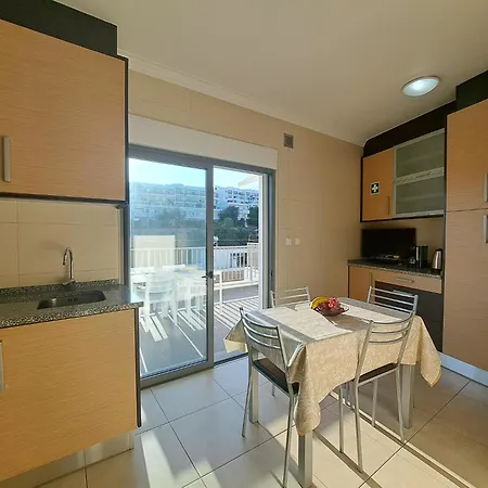 Sea And Old Town Views Apartment